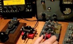 如何识别连续波类星体的调制？